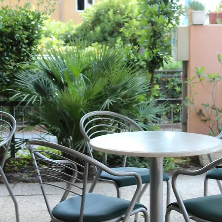 American Отель 3*